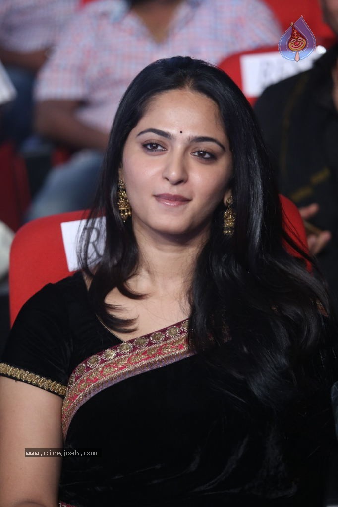 Anushka Stills - 17 / 109 photos