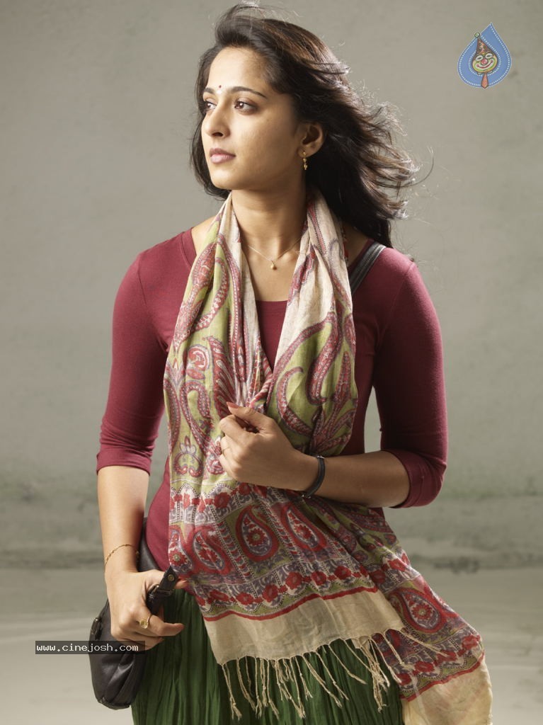 Anushka Stills in Nanna Movie - 5 / 25 photos