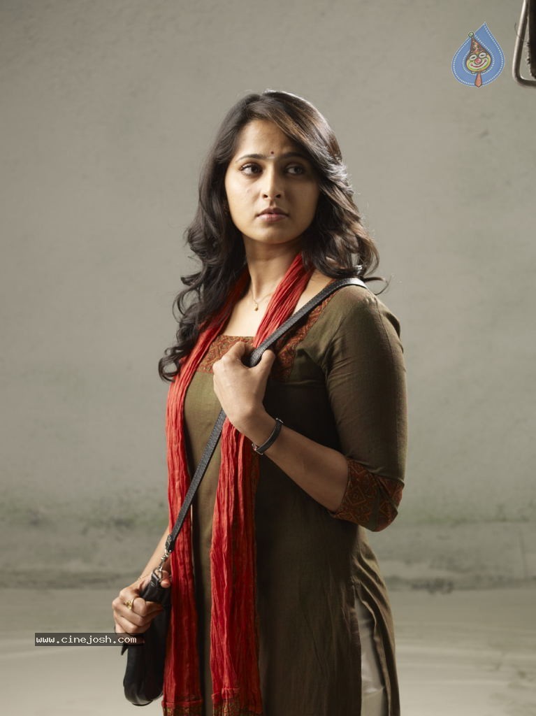 Anushka Stills in Nanna Movie - 6 / 25 photos