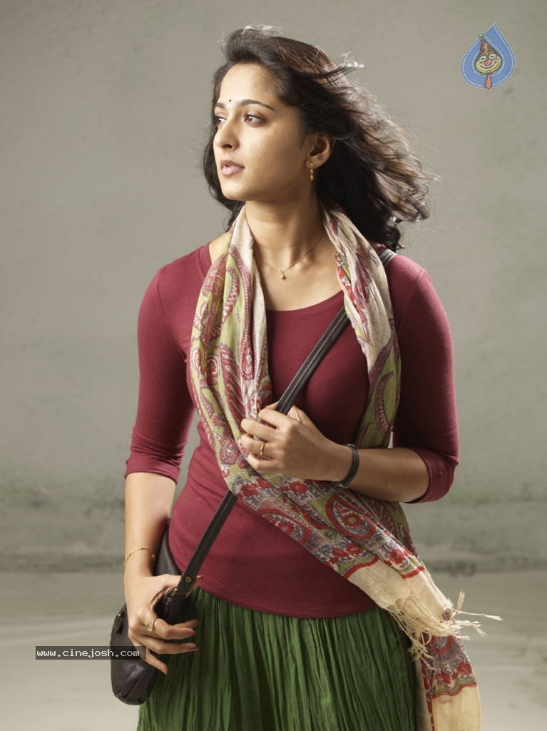 Anushka Stills in Nanna Movie - 11 / 25 photos