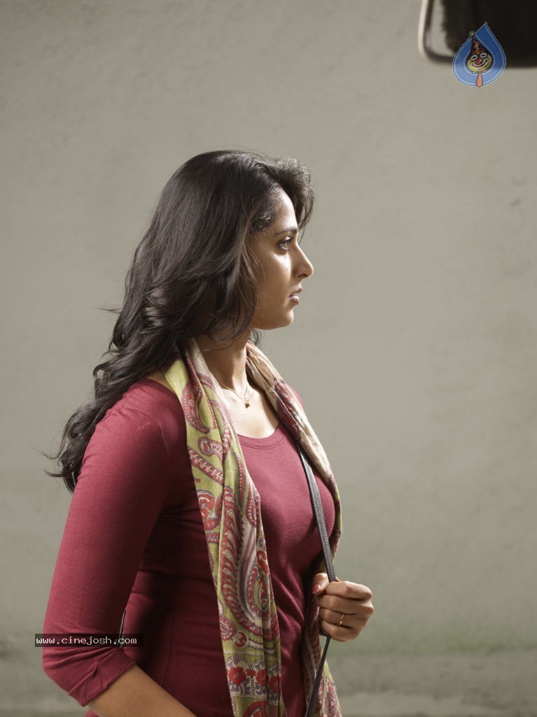 Anushka Stills in Nanna Movie - 12 / 25 photos