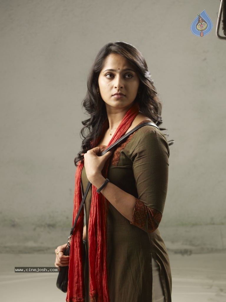 Anushka Stills in Nanna Movie - 21 / 25 photos