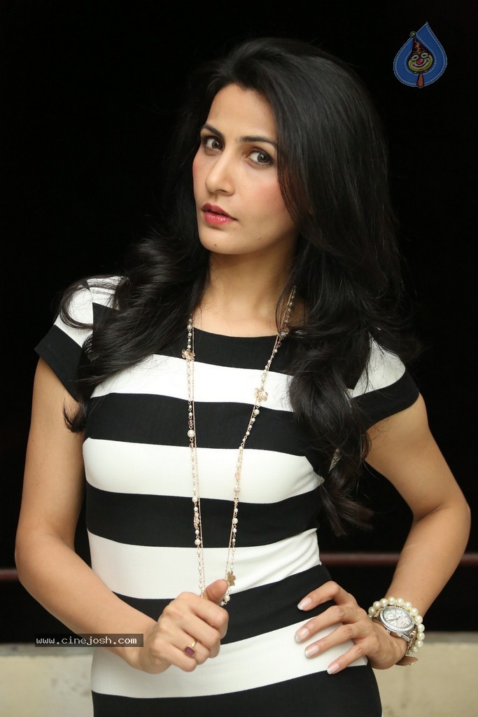 Anuushia Gautam Stills - 3 / 100 photos