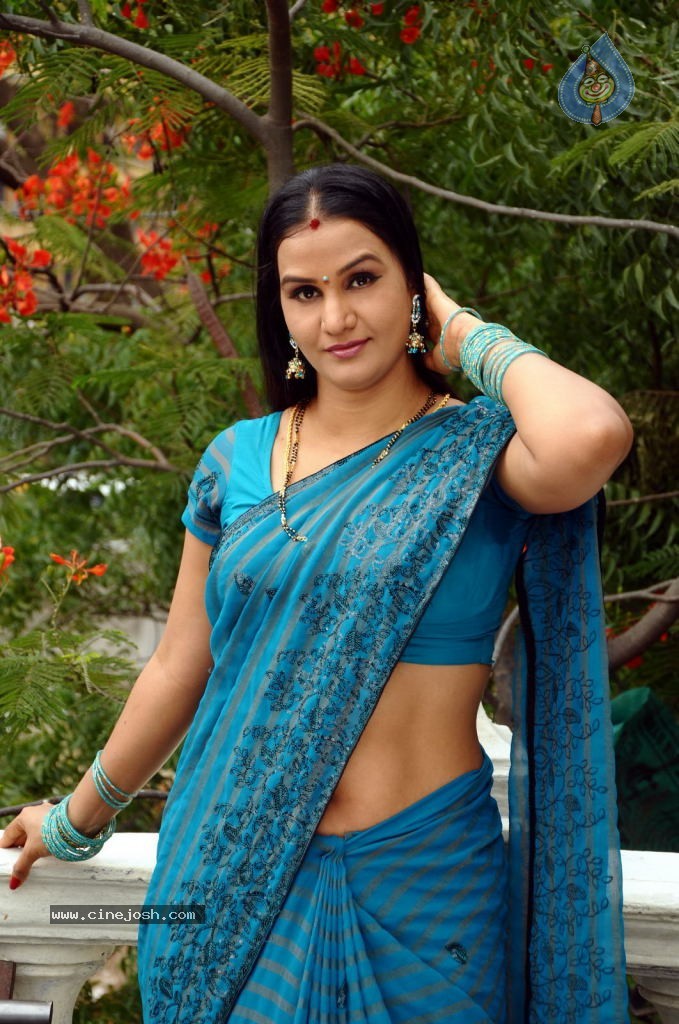 679px x 1024px - Apoorva Hot Telugu Aunty - Sex Porn Images