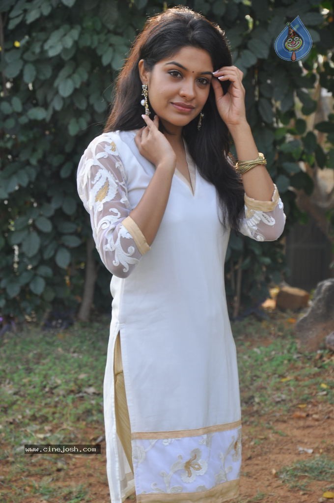 Archana Kavi Stills - 12 / 75 photos