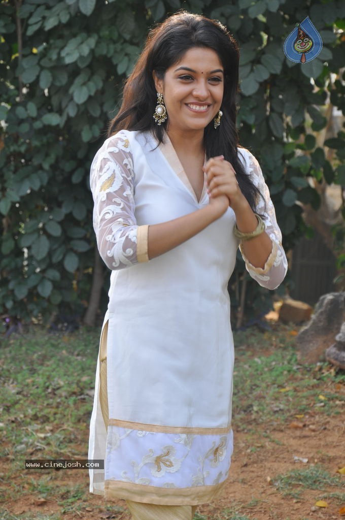 Archana Kavi Stills - 18 / 75 photos