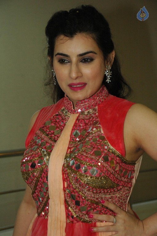 Archana New Pics - 19 / 25 photos