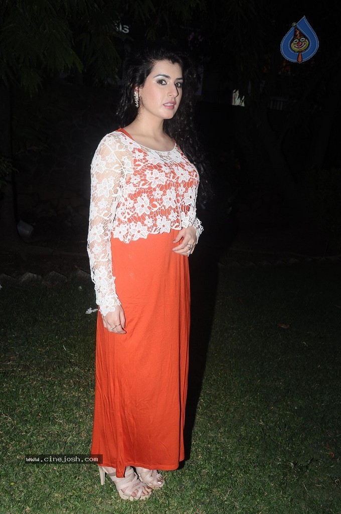 Archana Pics - 7 / 15 photos