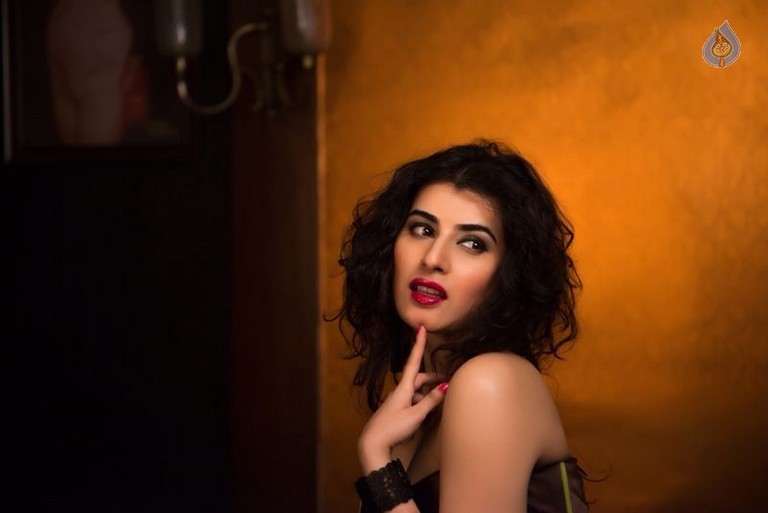 Archana Veda Photoshoot - 18 / 35 photos