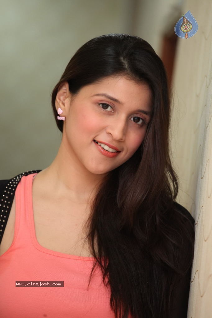 Barbie Handa Latest Photos - 5 / 76 photos