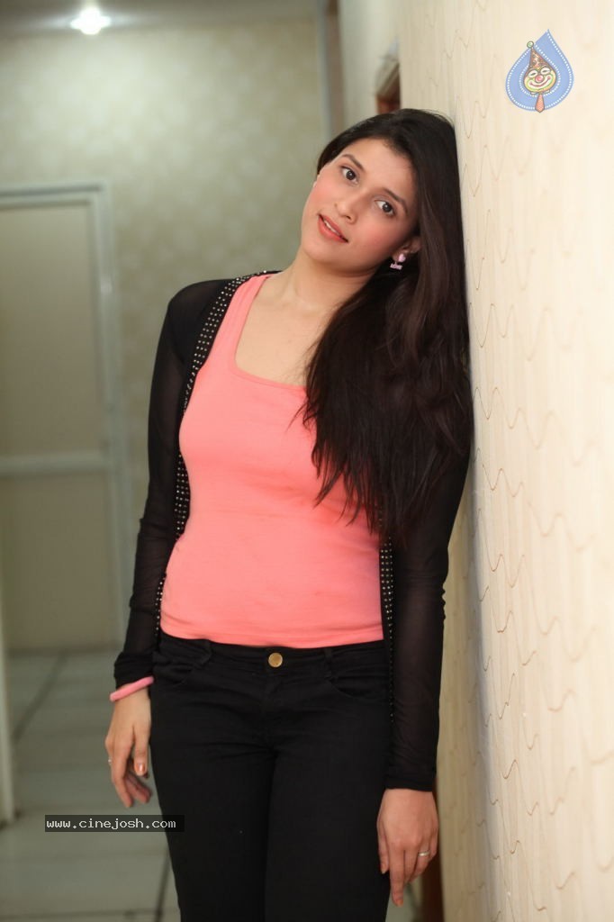 Barbie Handa Latest Photos - 8 / 76 photos