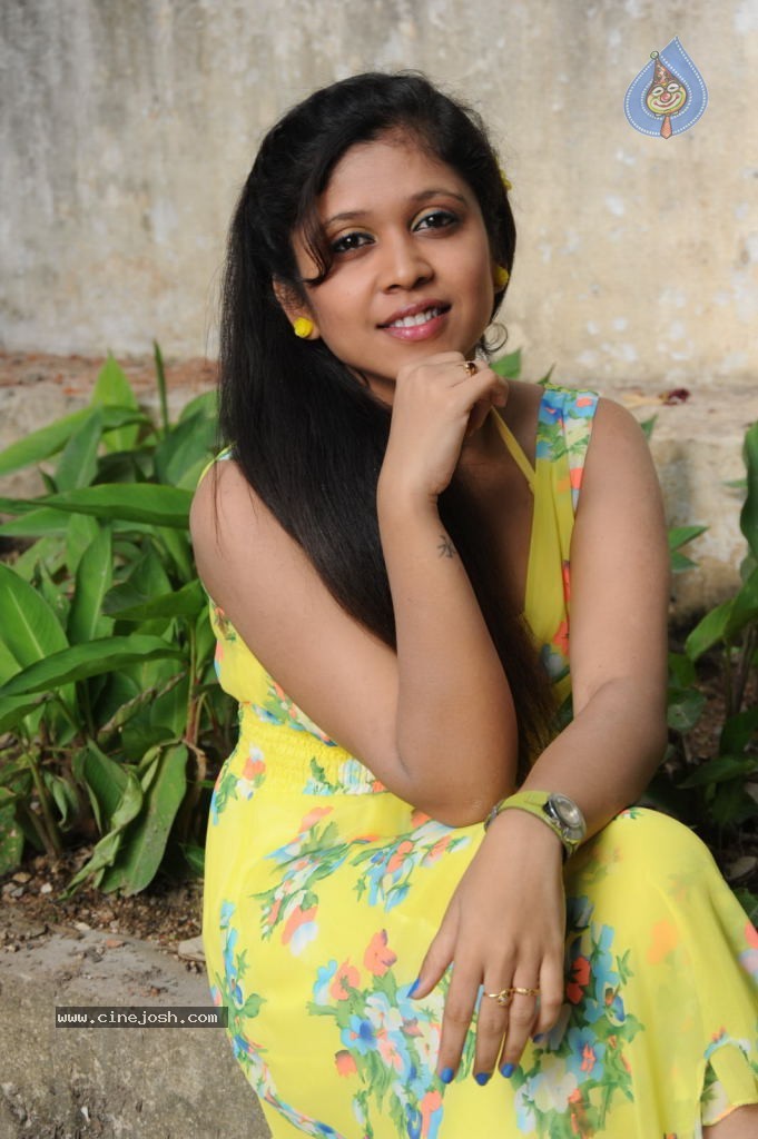 Bhavisyika Stills - 19 / 99 photos