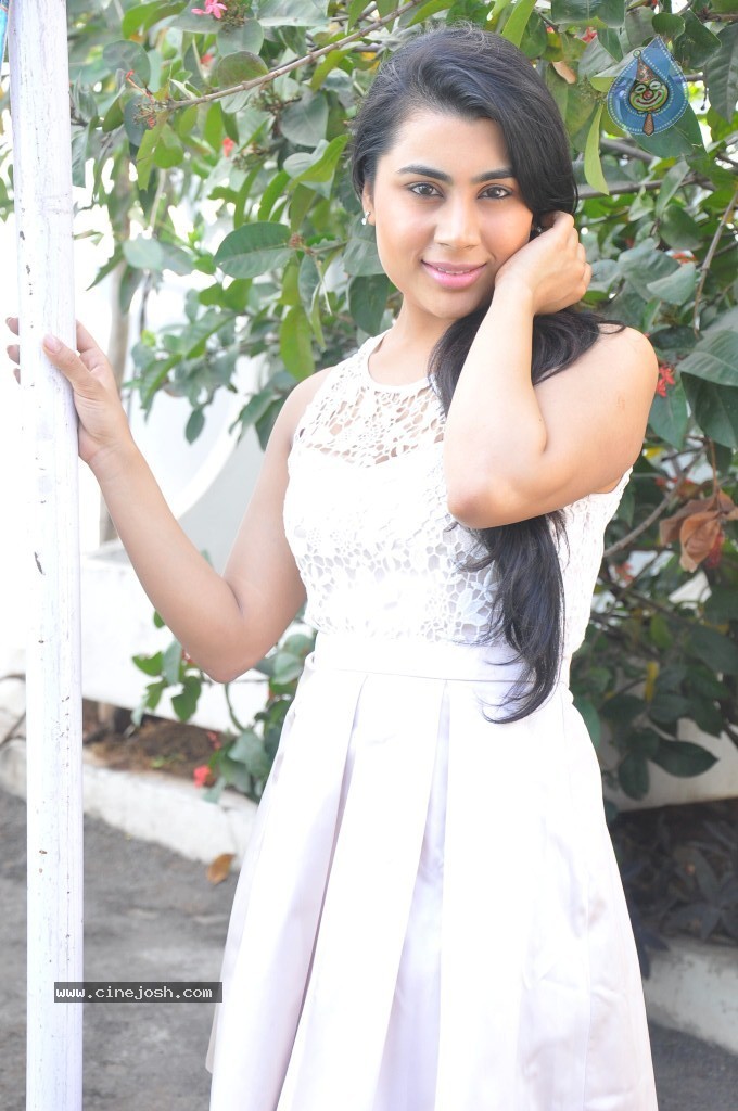 Bhoomika Chabriya Stills - 14 / 59 photos