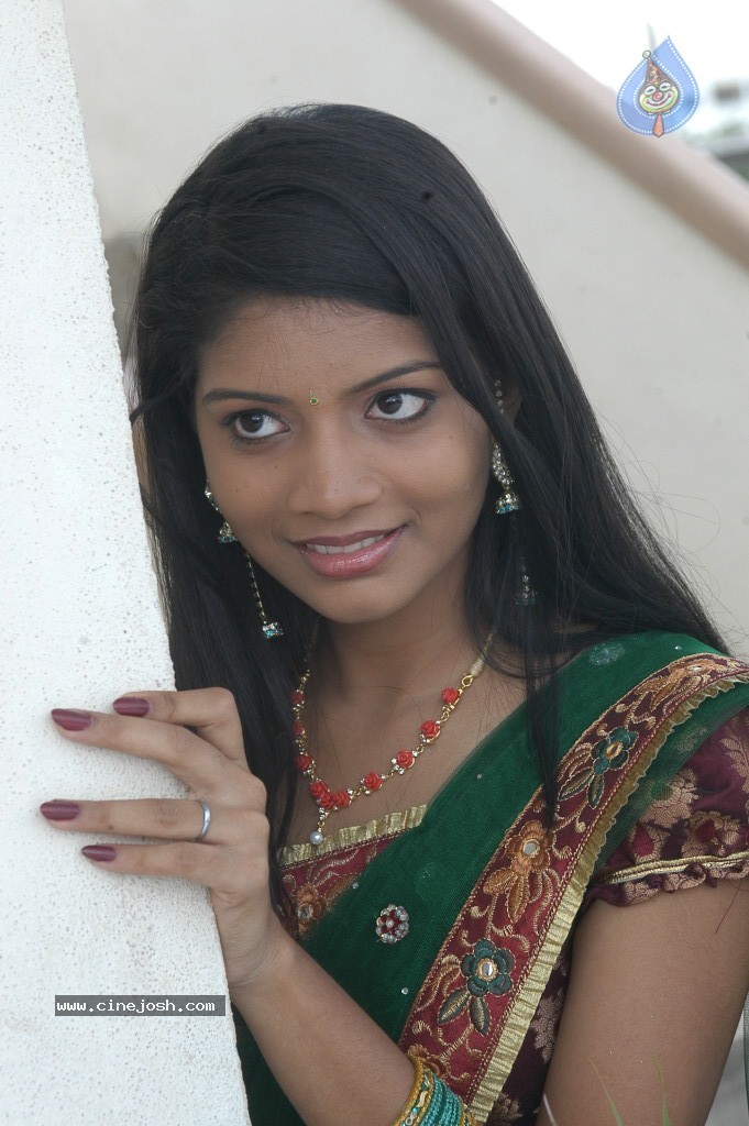 Bindhu New Stills - 16 / 43 photos