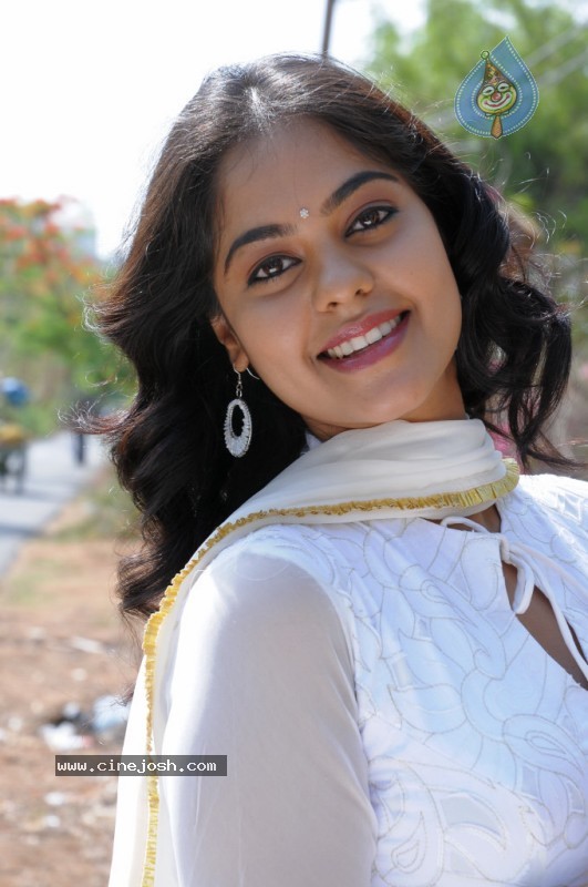 Bindu Madhavi - Prati Roju Movie - 4 / 57 photos