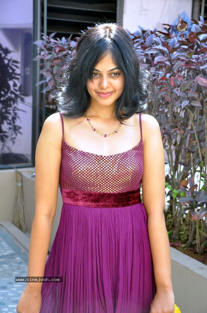 Bindu Madhavi Stills - 18 / 78 photos