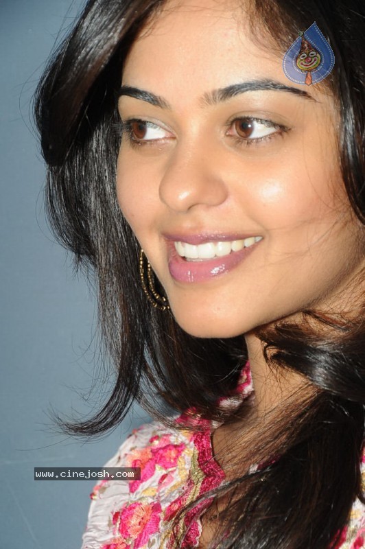 Bindu Madhavi Latest Photo Gallery - 5 / 35 photos