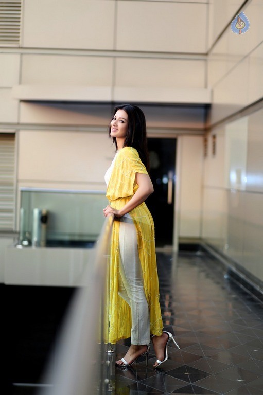 Catherine Tresa Latest Photo Shoot - 14 / 62 photos