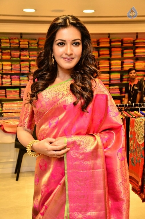 Catherine Tresa New Pics - 6 / 26 photos