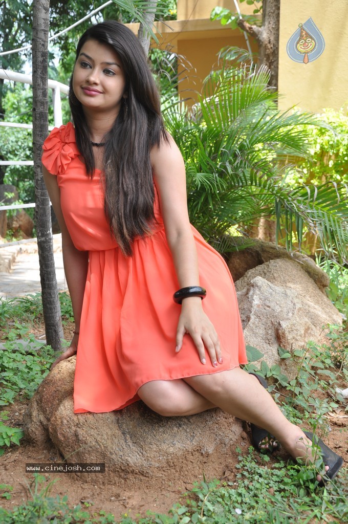 Chandini New Stills - 6 / 29 photos