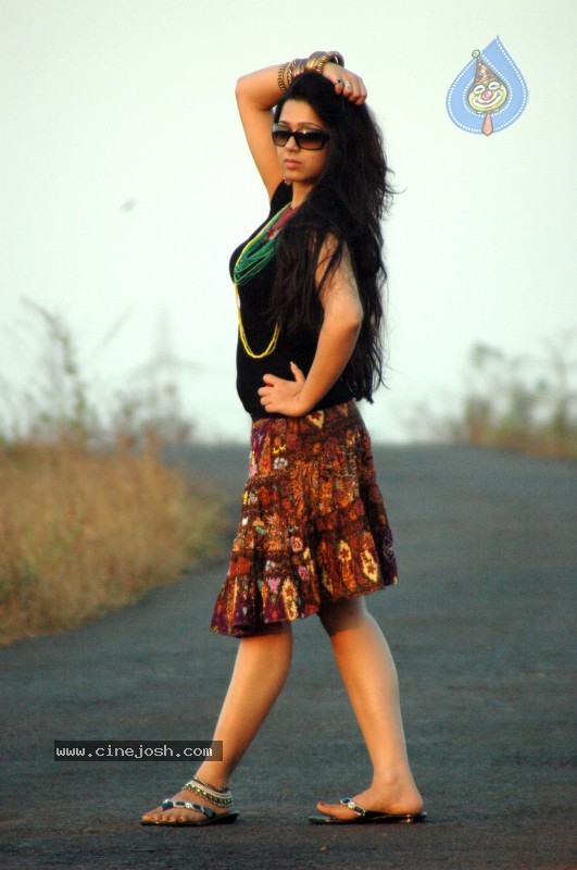 Charmi - Sye Aata Movie - 8 / 11 photos