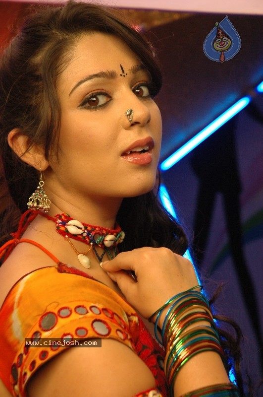 Charmi Stills In Sye Aata Movie - 4 / 6 photos