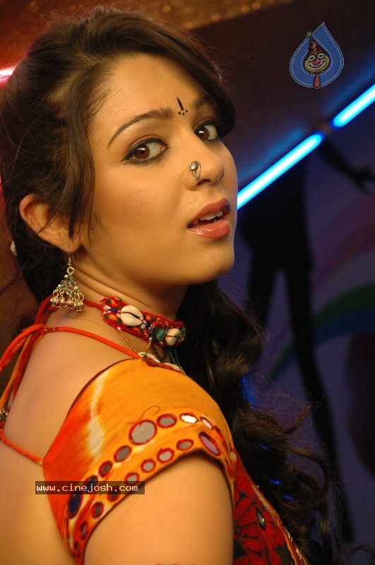 Charmi Stills In Sye Aata Movie - 5 / 6 photos