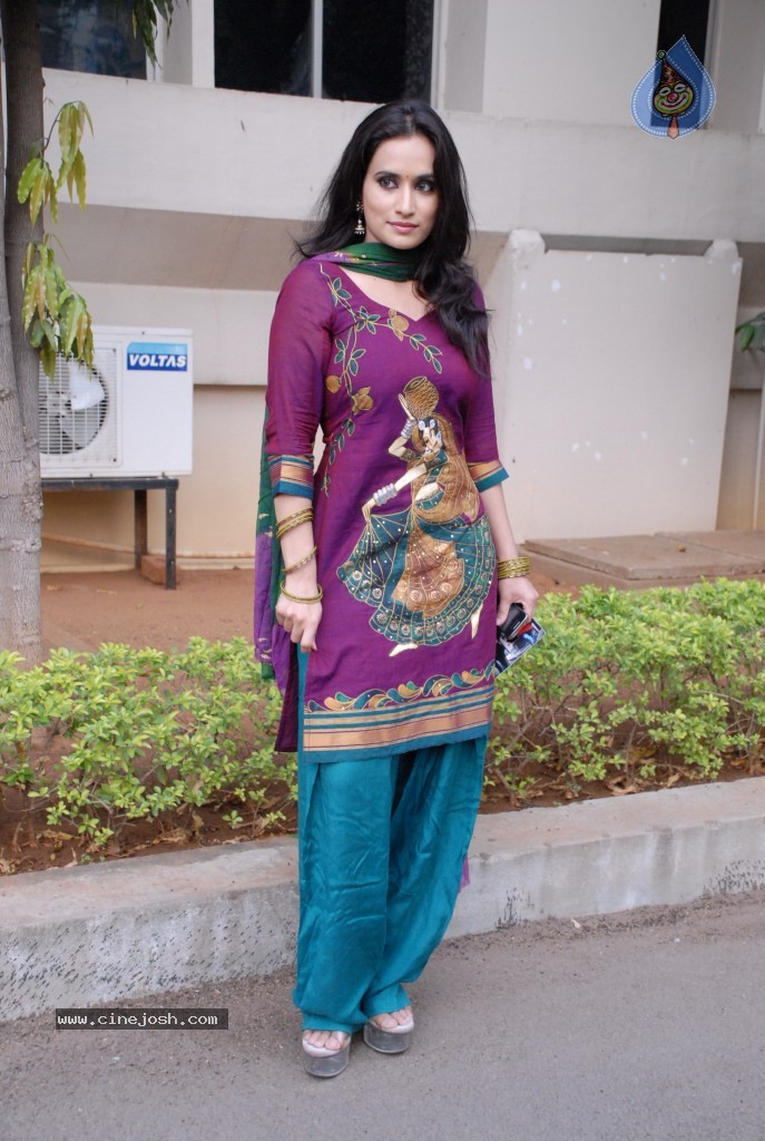 Chinmayi Ghatrazu Latest Stills - 6 / 40 photos