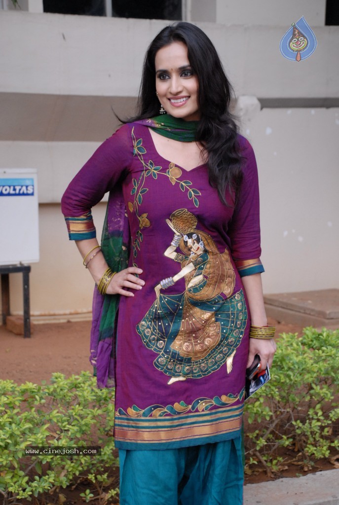 Chinmayi Ghatrazu Latest Stills - 7 / 40 photos