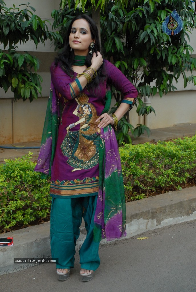 Chinmayi Ghatrazu Latest Stills - 19 / 40 photos