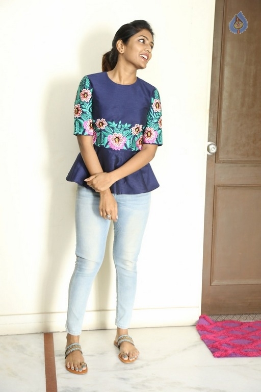 Darshakudu Movie Heroine Eesha Interview Photos - 8 / 41 photos