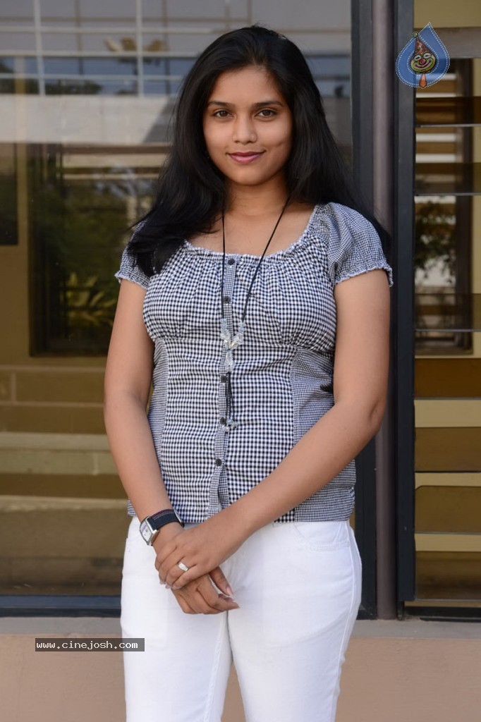 Debiraa Stills - 10 / 26 photos