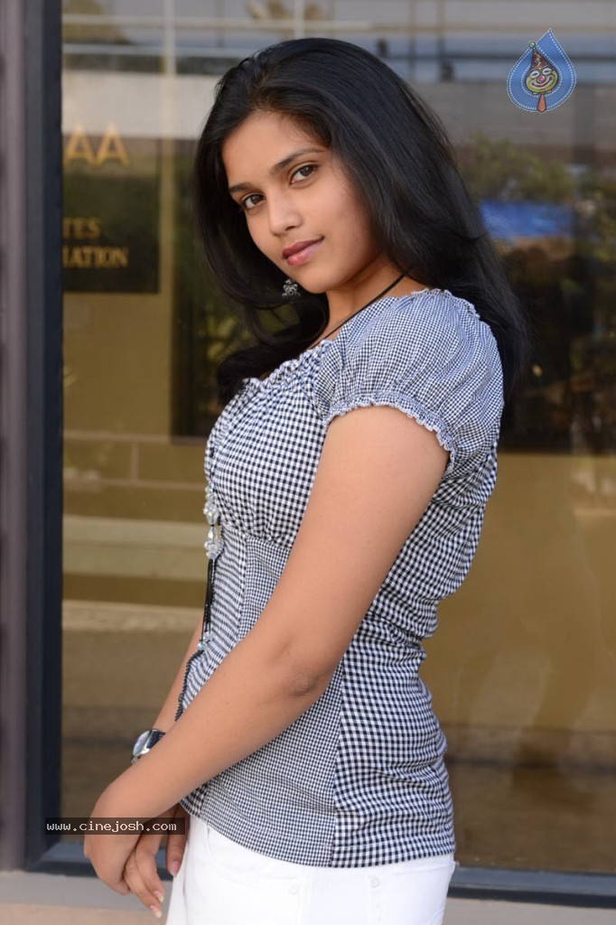 Debiraa Stills - 12 / 26 photos