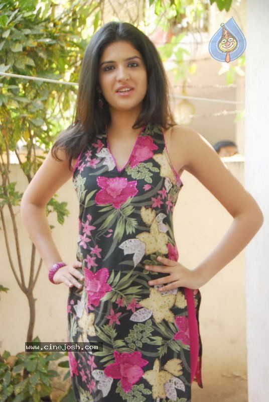 Deeksha Seth New Gallery - 3 / 64 photos