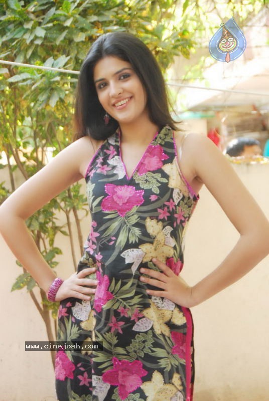 Deeksha Seth New Gallery - 7 / 64 photos