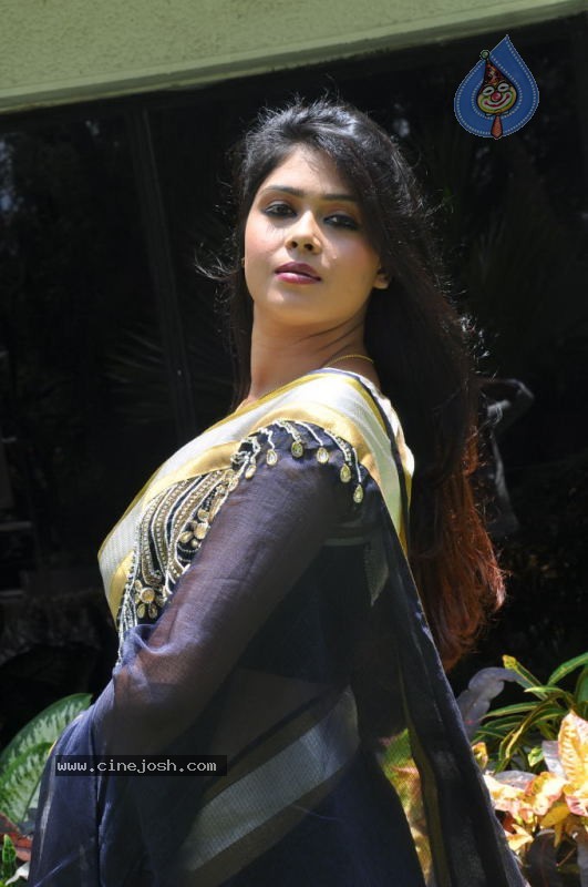 Deepa Hot Stills - 19 / 36 photos