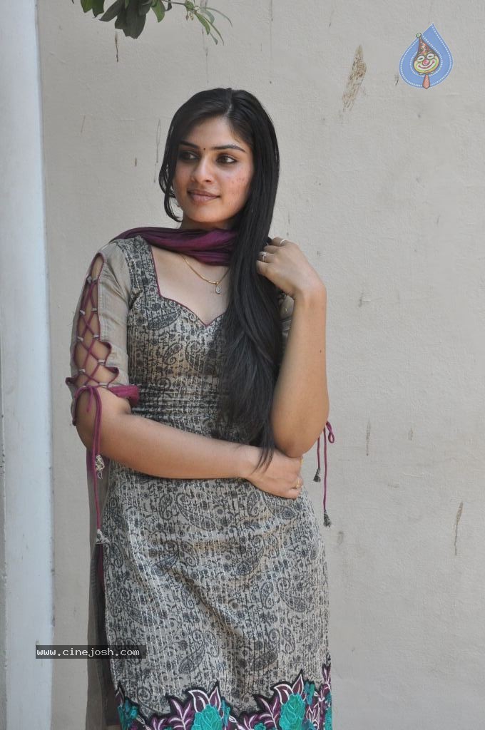 Deepsika Latest Stills - 19 / 53 photos