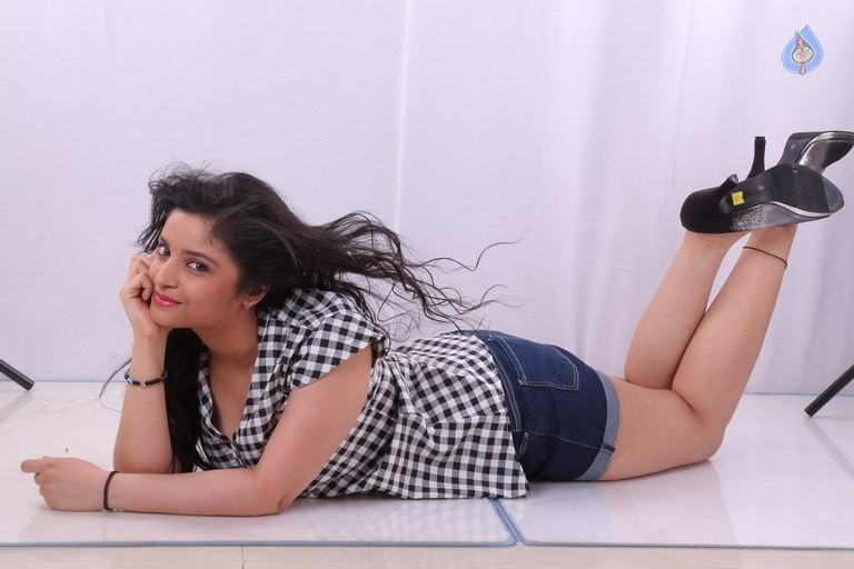 Divya New Photos - 18 / 63 photos