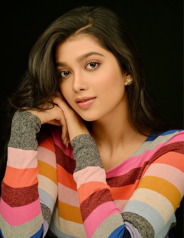 Digangana Suryavanshi Photos - 3 / 15 photos