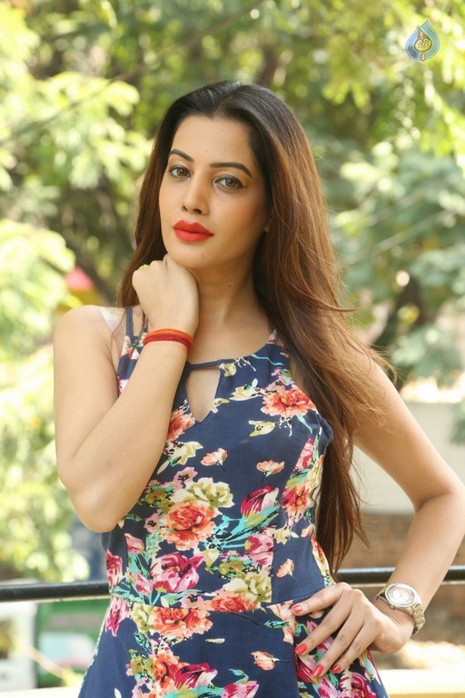 Diksha Panth New Gallery - 4 / 42 photos