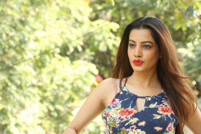 Diksha Panth New Gallery - 13 / 42 photos