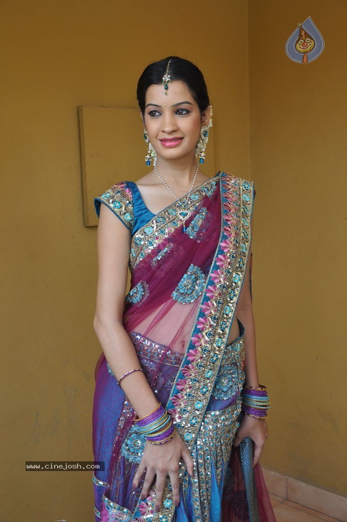 Diksha Panth Stills - 10 / 18 photos