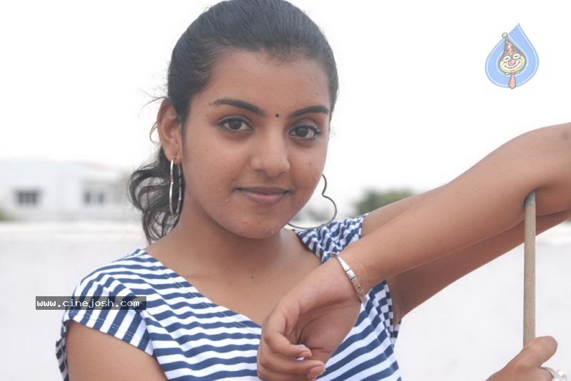 Divya Nagesh New Stills - 1 / 23 photos