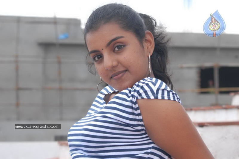 Divya Nagesh New Stills - 20 / 23 photos