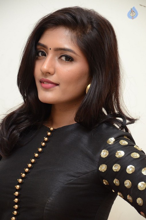 Eesha New Pics - 18 / 42 photos