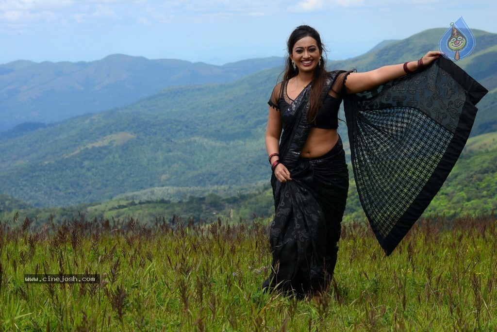 Ester Noronha Stills - 16 / 67 photos