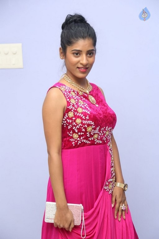 Gayathri New Photos - 11 / 25 photos