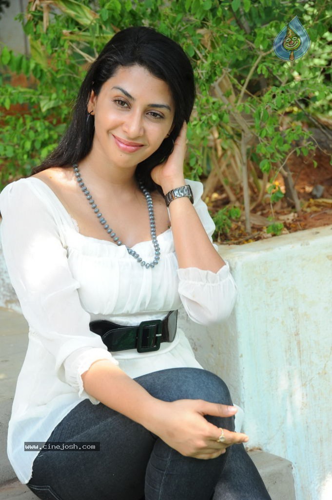 Gayatri Iyer New Stills - 15 / 66 photos