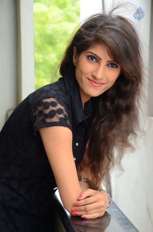 Geethanjali New Pics - 3 / 13 photos