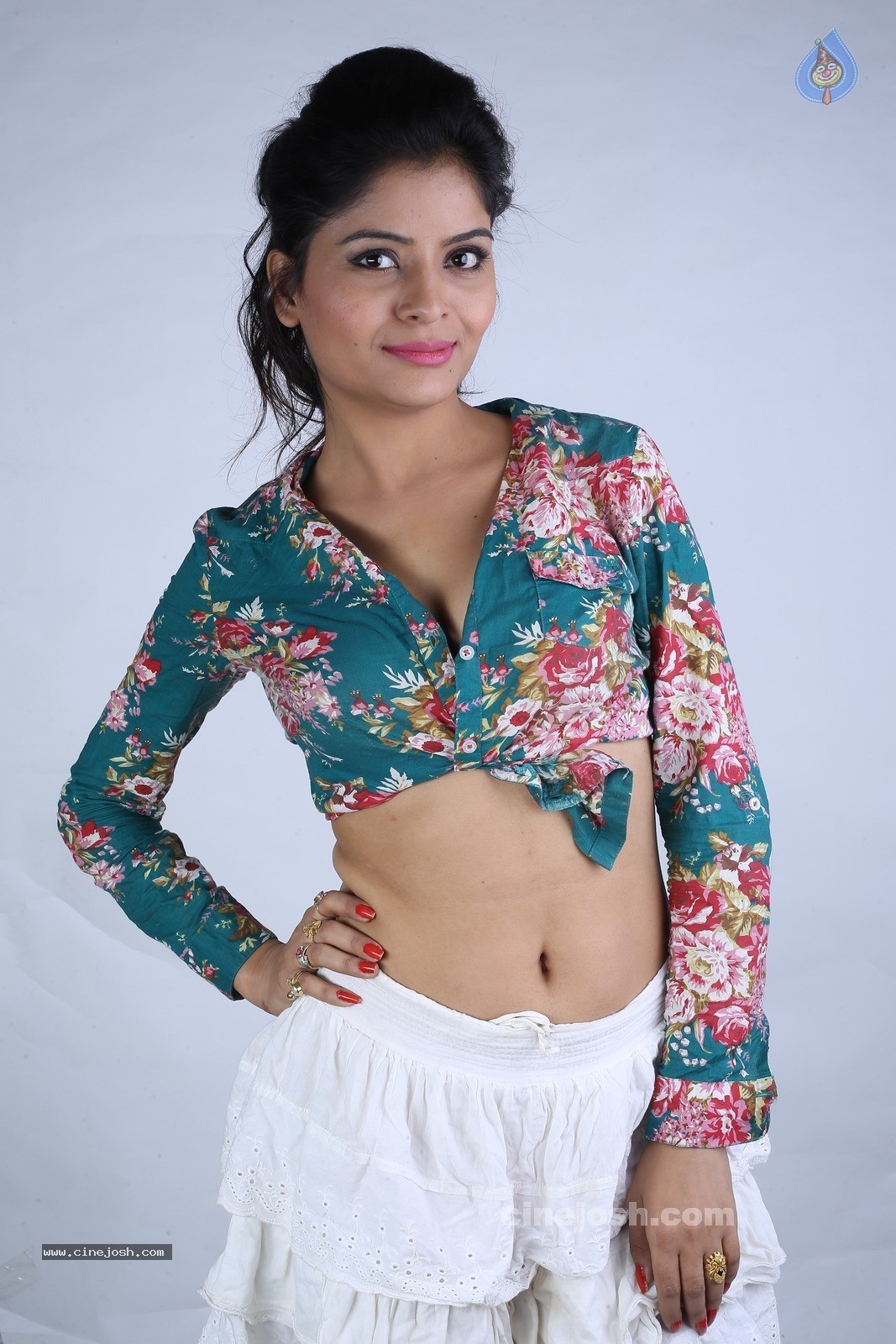 Gehana Vasisth Photoshoot - 11 / 60 photos